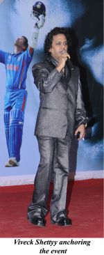 Viveck Shettyy anchoring the event at a musical tribute to Sachin Tendulkar by Hemant Tantia in Mumbai on 24th April 2012.jpg